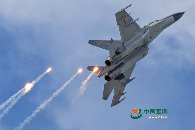Força Aérea da China realiza exercício militar aberto ao público na província de Liaoning