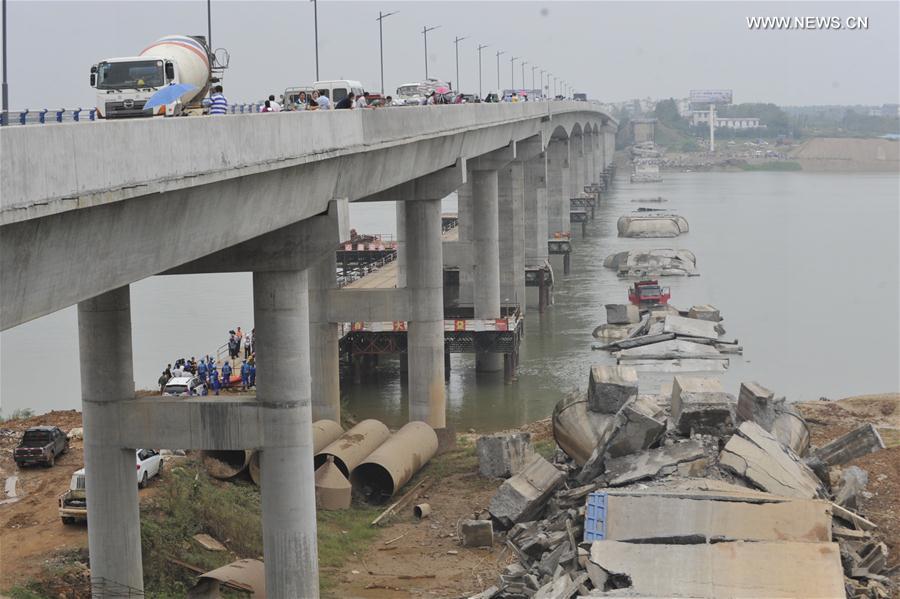 Ponte desmorona no sudeste da China