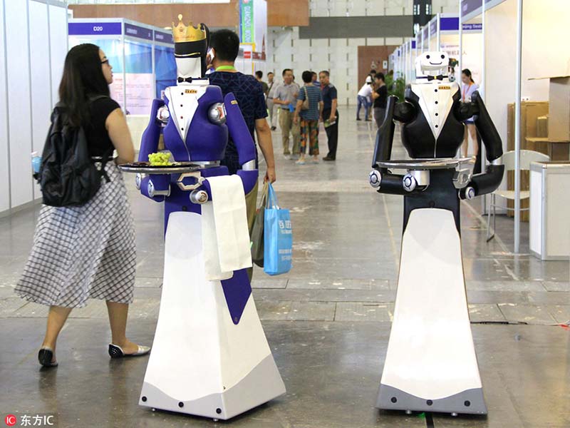 Robôs inteligentes atraem visitantes na exposição em Nanjing