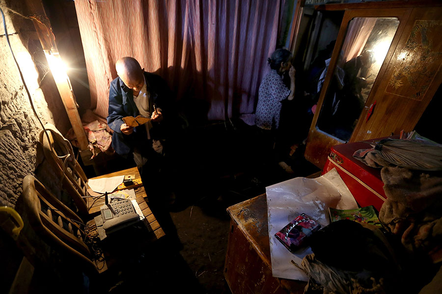 Casal chinês vive em caverna há 54 anos