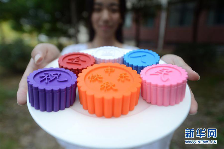 Estudantes confecionam bolos da lua com tecnologia de impressão 3D