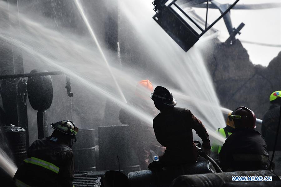 Incêndio atinge tinturaria em Bangkok