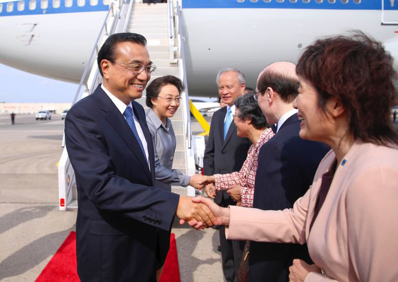 Primeiro-ministro chinês chega a Nova Iorque para participar de reuniões de alto nível na ONU