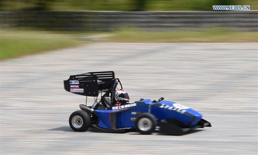 Estudantes chineses preparam-se para competir na 2016 Formula Student China