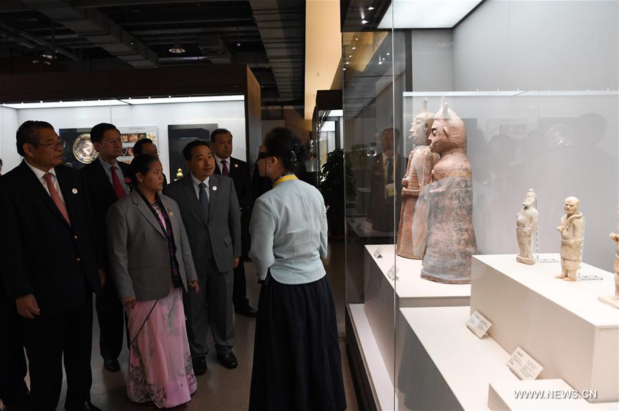 1ª Exposição Cultural Internacional da Rota da Seda é realizada em Dunhuang