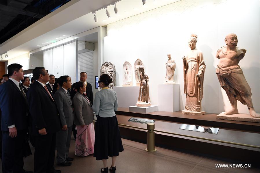 1ª Exposição Cultural Internacional da Rota da Seda é realizada em Dunhuang