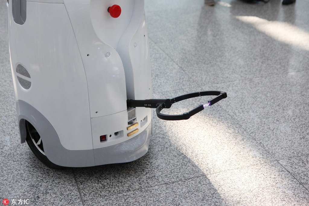Primeiro robô de vigilância entra ao serviço no aeroporto de Shenzhen