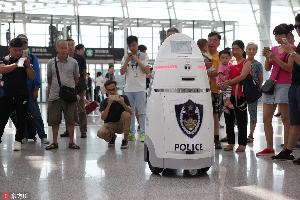 Primeiro robô de vigilância entra ao serviço no aeroporto de Shenzhen