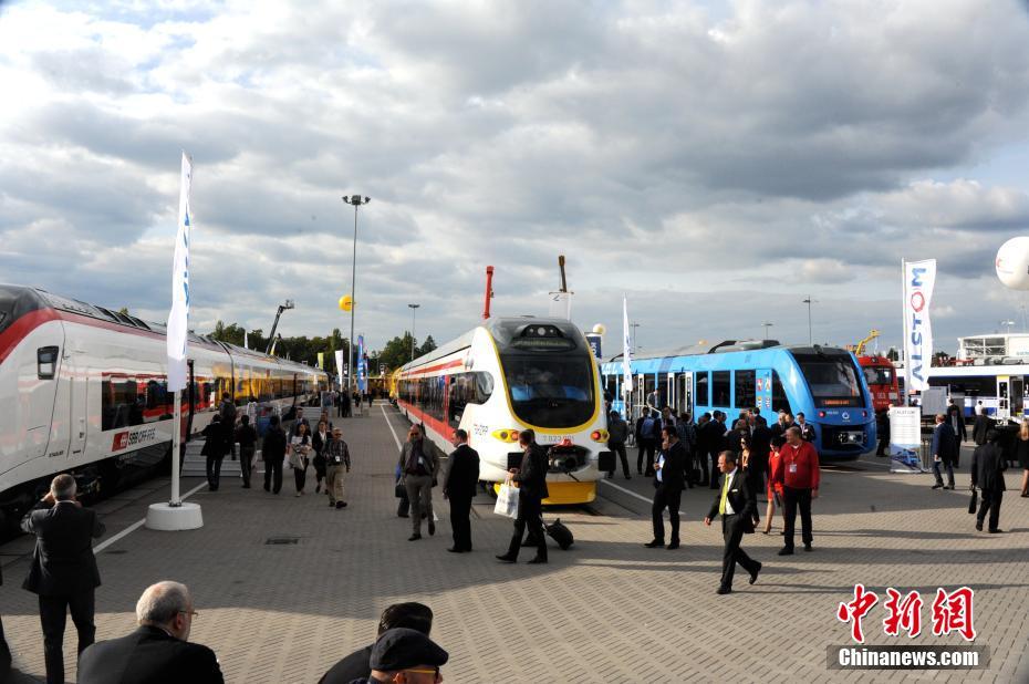 Expositores chineses de trem encantam Feira InnoTrans, em Berlim