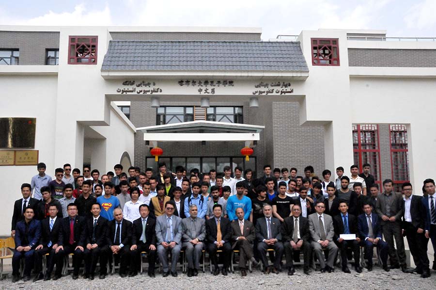 China oferece bolsas de estudo a 69 estudantes afegãos