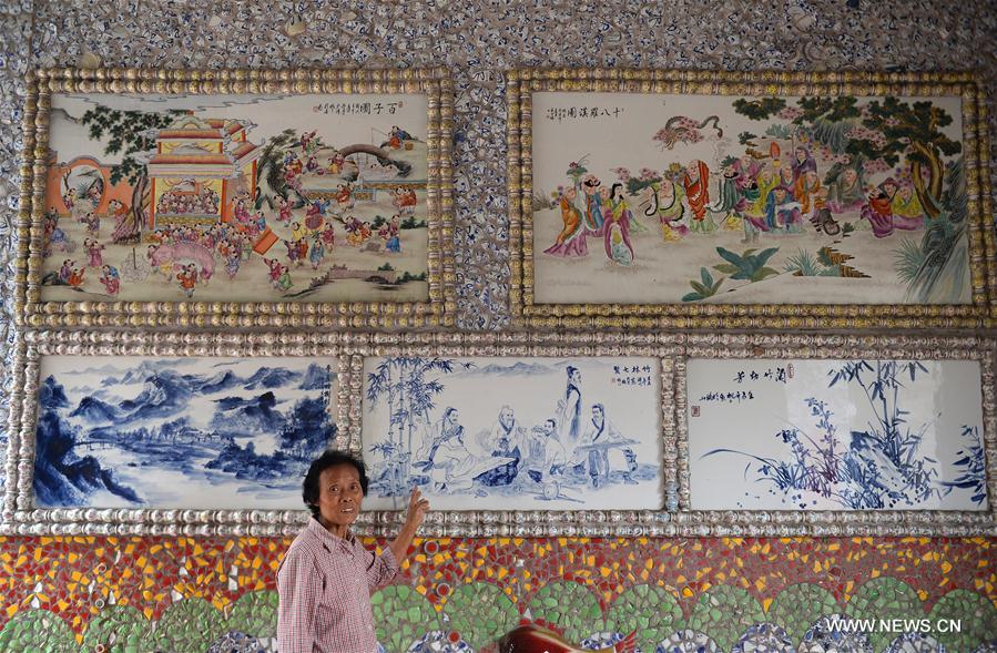 Chinesa de 86 anos de idade e seu “palácio de porcelana”