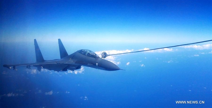 Força Aérea da China realiza exercício de rotina