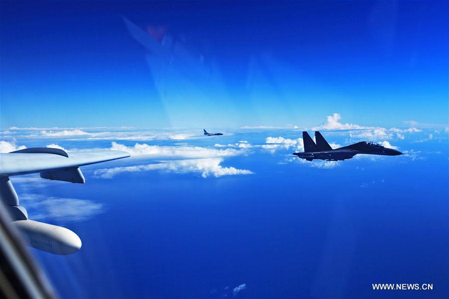 Força Aérea da China realiza exercício de rotina