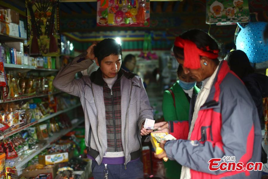 Jovem de 25 anos opera serviço de entregas no Monte Evereste