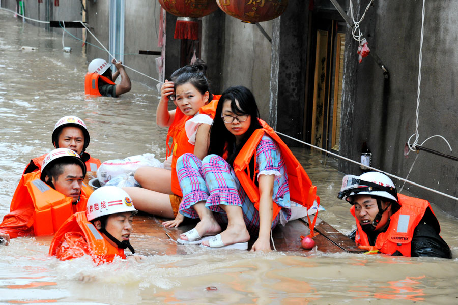 Trabalhos de resgate continuam nas províncias afetadas pelo tufão Megi