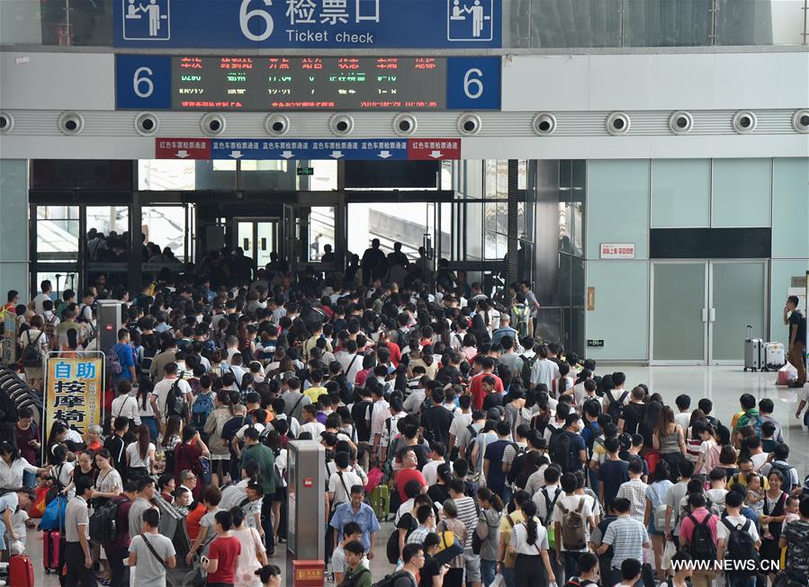 Chineses deslocam-se em massa durante semana de férias do Dia Nacional da China