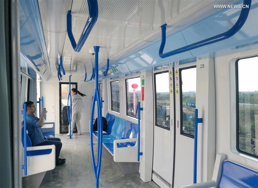 Primeira ferrovia elevada da China completa teste