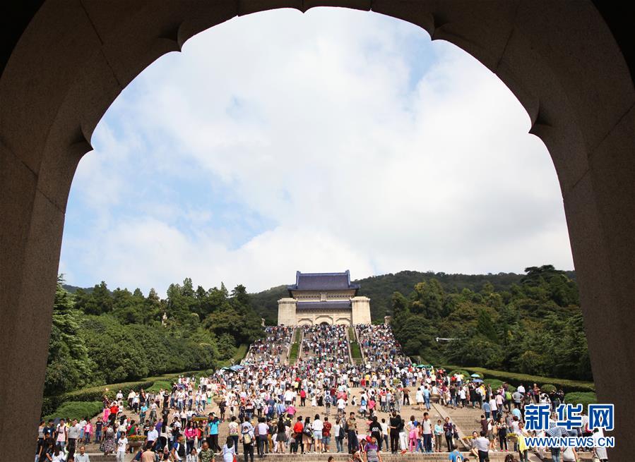Destinos turísticos da China recebem 593 milhões de visitantes durante “semana dourada”