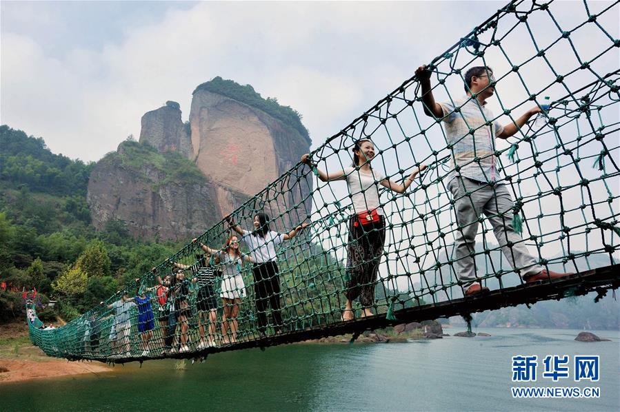 Destinos turísticos da China recebem 593 milhões de visitantes durante “semana dourada”