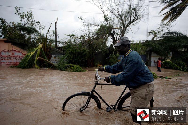 Passagem do furacão “Matthew” pela Flórida deixa 800,000 famílias sem acesso a eletricidade