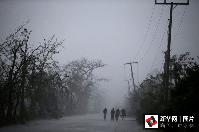 Passagem do furacão “Matthew” pela Flórida deixa 800,000 famílias sem acesso a eletricidade