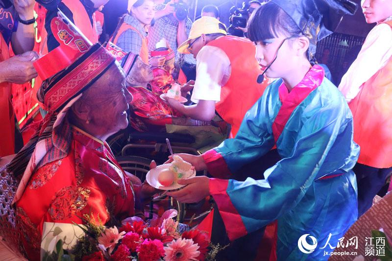 Província de Jiangxi celebra aniversário de cinco idosas centenárias
