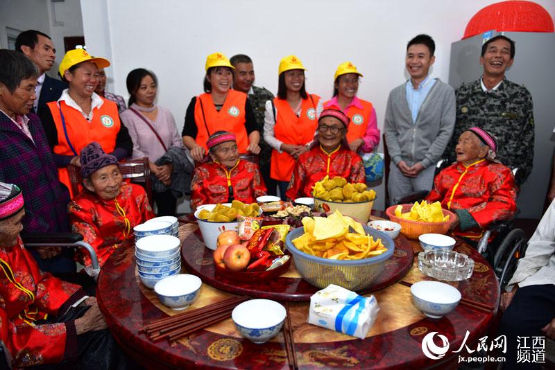 Província de Jiangxi celebra aniversário de cinco idosas centenárias