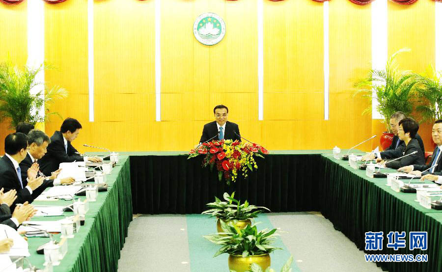 Li Keqiang inspeciona sede do governo da Região Administrativa Especial de Macau