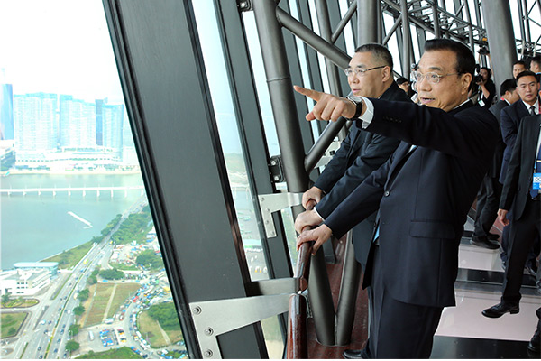 Premiê chinês visita Torre de Macau