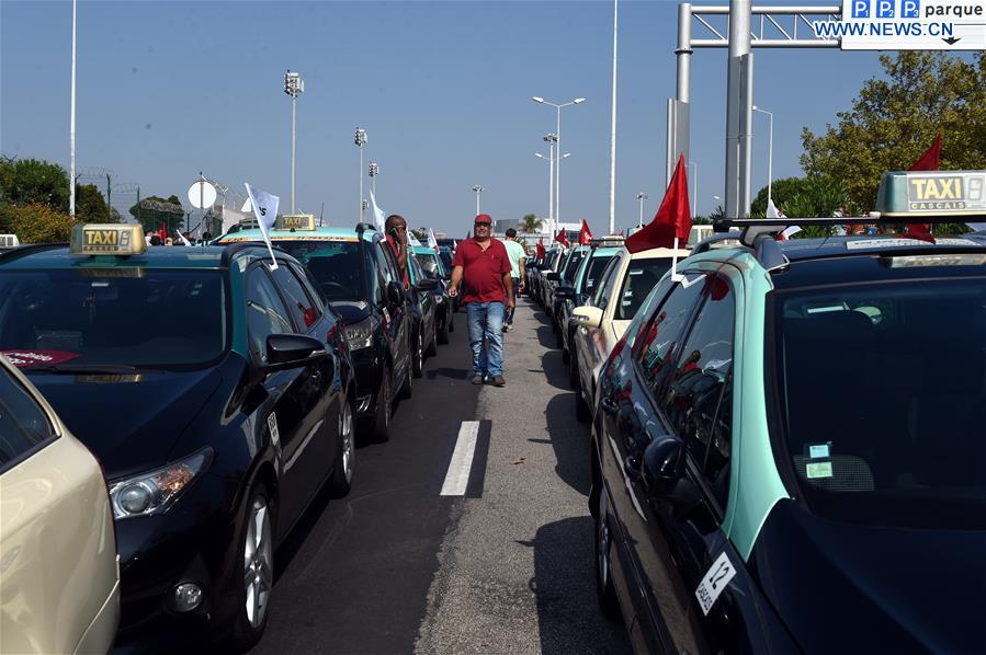 Manifestação de taxistas causa congestionamentos em Portugal