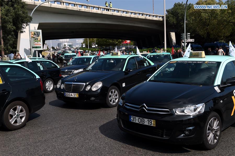 Manifestação de taxistas causa congestionamentos em Portugal