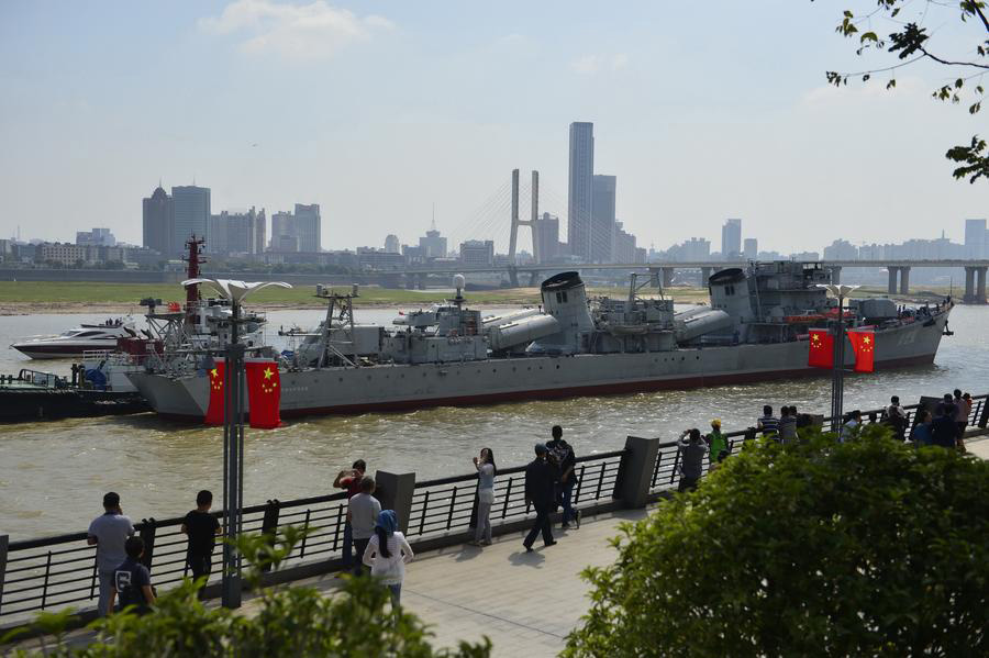 Cidade de Nanchang recebe contratorpedeiro chinês aposentado