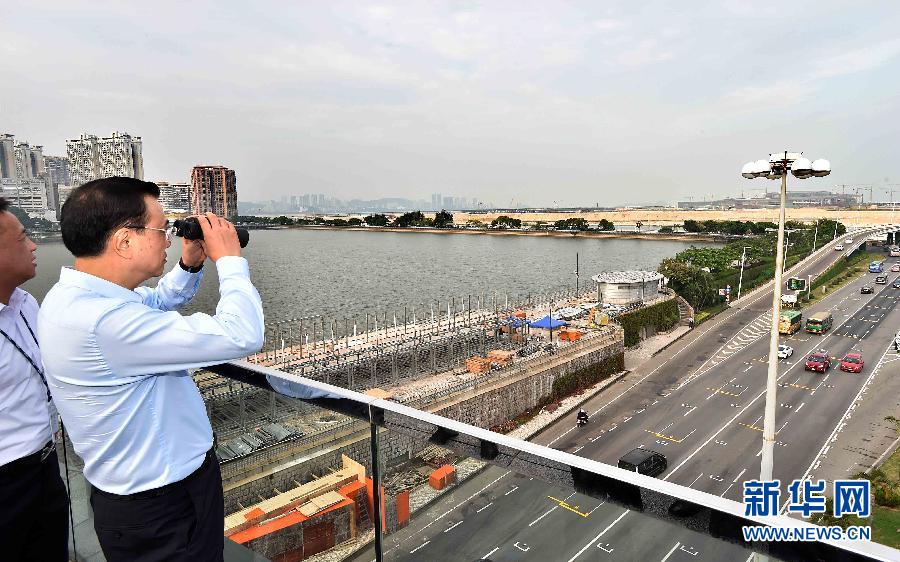 Li Keqiang inteira-se da situação da construção da Ponte Hong Kong-Zhuhai-Macau