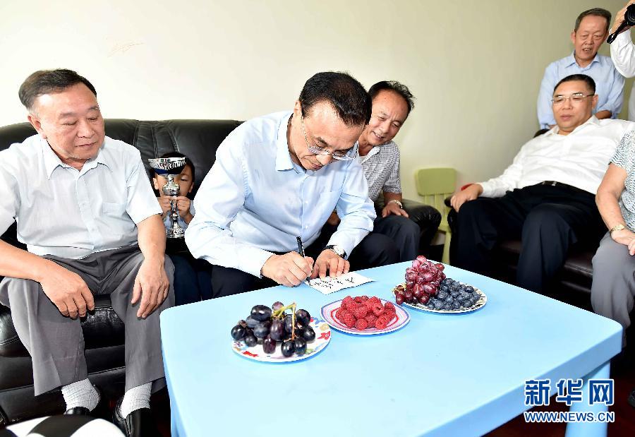 Primeiro-ministro Li Keqiang inspeciona Macau