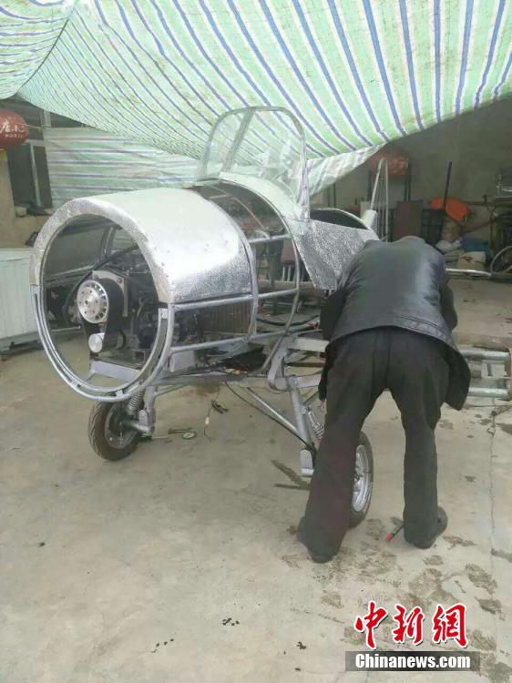 Agricultor chinês constrói “avião caseiro”