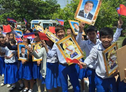 Xi Jinping chega a Phnom Penh e inicia visita ao Camboja