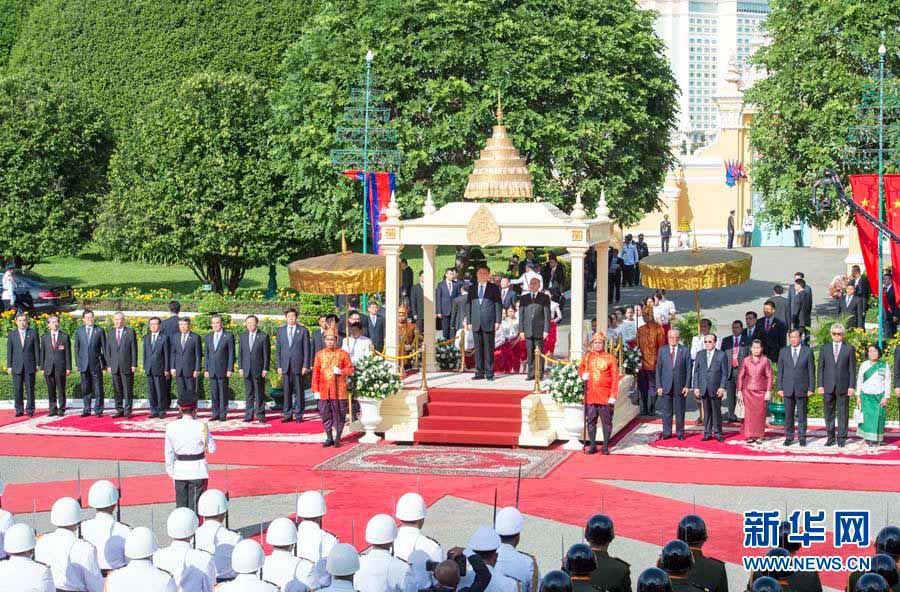 Xi Jinping se encontra com o rei cambojano