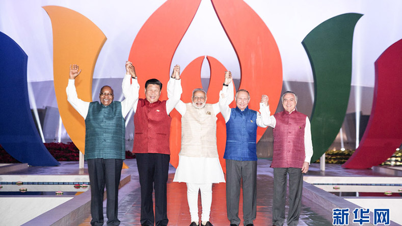 Líderes do BRICS posam para foto antes de jantar informal