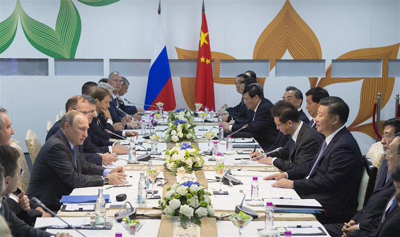 China a Rússia prometem uma cooperação aprofundada dentro de quadros multilaterais