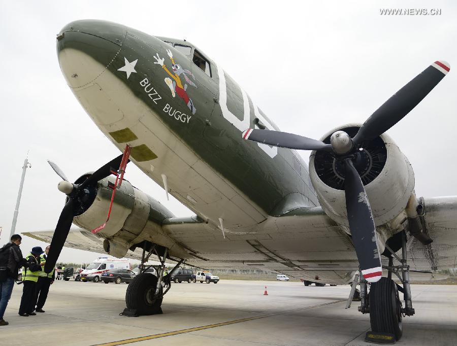 Avião de transporte da Segunda Guerra Mundial chega a Kunming