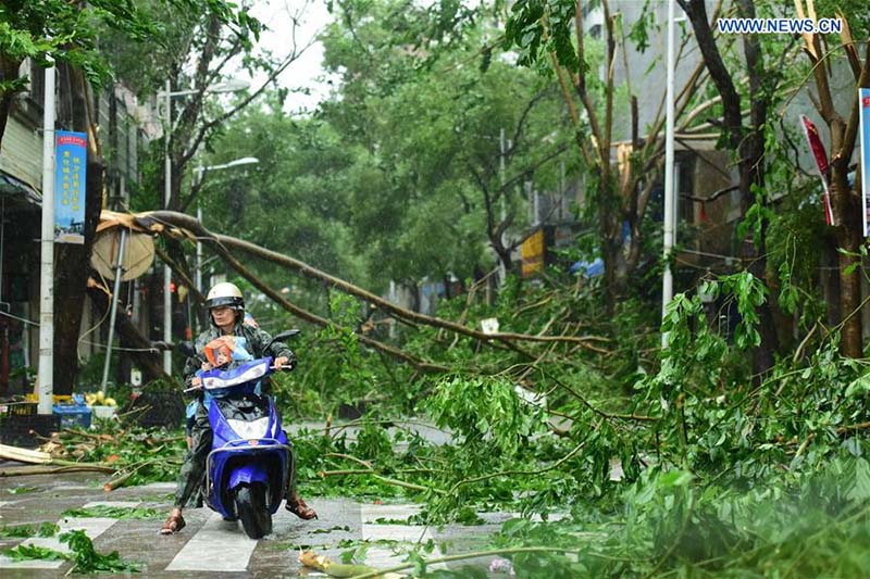 Tufão Sarika atinge Hainan