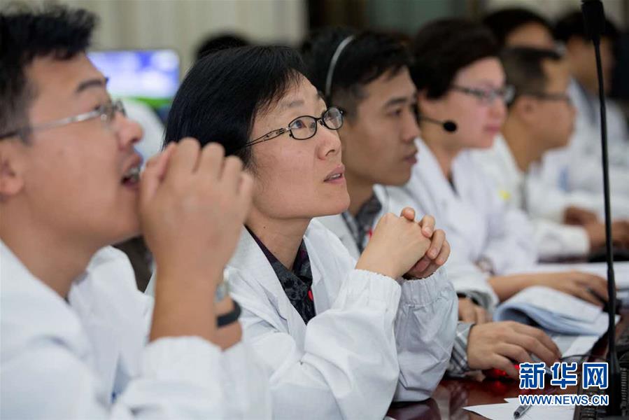 Shenzhou XI completa acoplamento com laboratório espacial Tiangong II