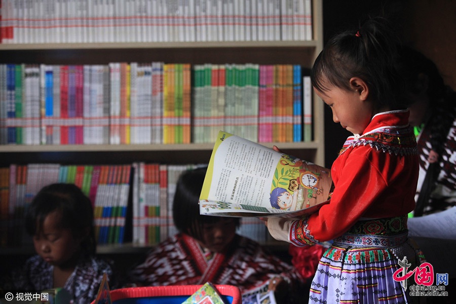 Aldeias isoladas em Yunnan acedem à literatura através de “bibliotecas às costas”
