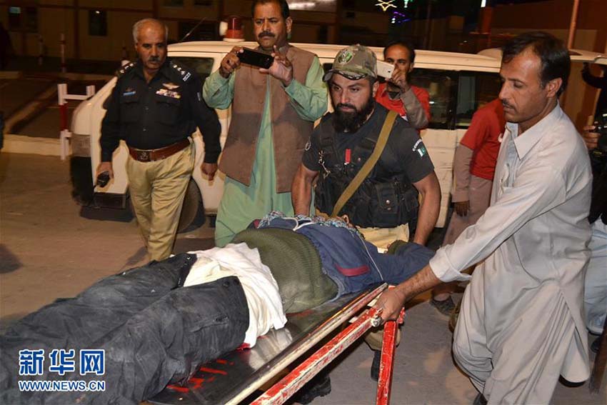 Ataque em escola de polícia no Paquistão mata 58 pessoas