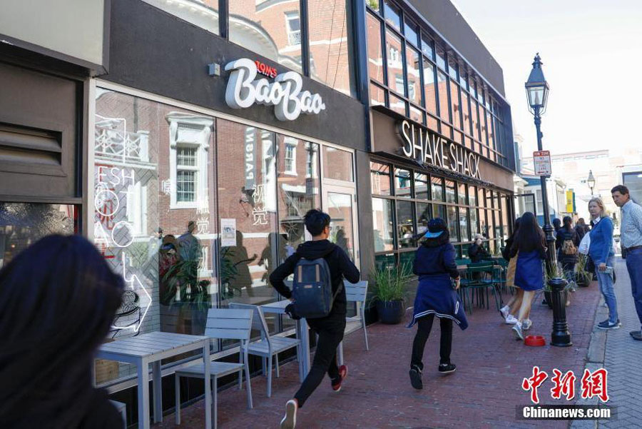 Loja de “baozi” ganha popularidade na Praça de Harvard