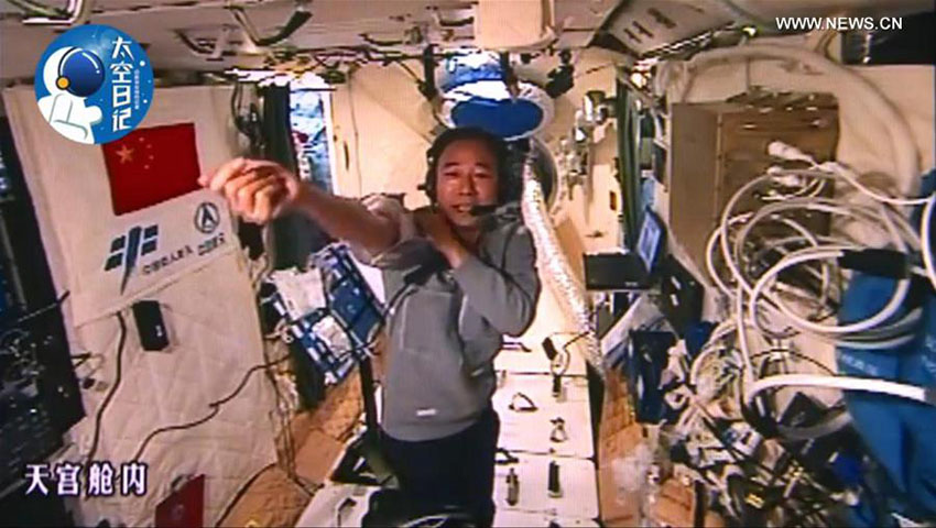 Diário de astronauta chinês no espaço: vestindo um traje espacial