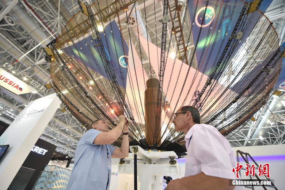 Armamentos sofisticados em destaque no Show Aéreo da China