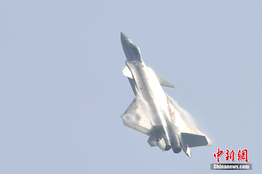 Caças J-20 se destacam no Show Aéreo da China