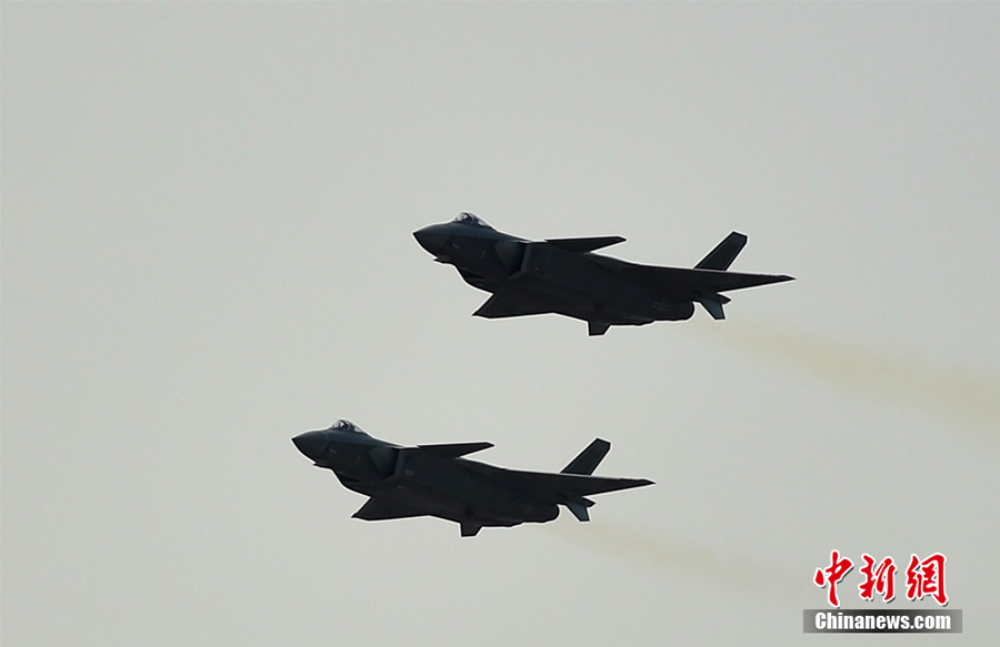 Caças J-20 se destacam no Show Aéreo da China