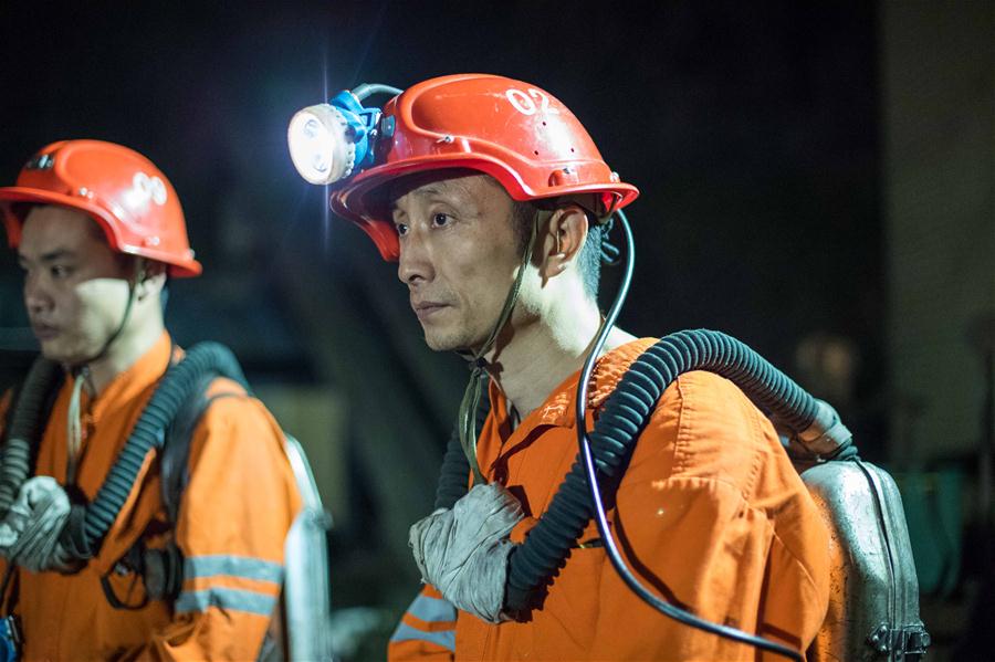 Sobe para 18 número de mortos em explosão em mina de carvão no sudoeste da China